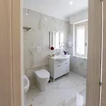 Mary Sant'elia 4*