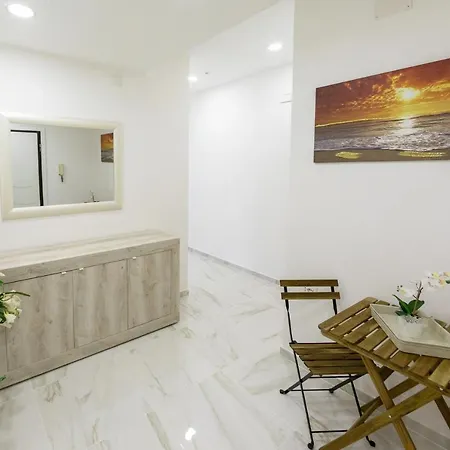 Mary Sant'elia نابولي