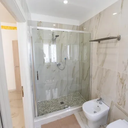 Mary Sant'elia 3* نابولي