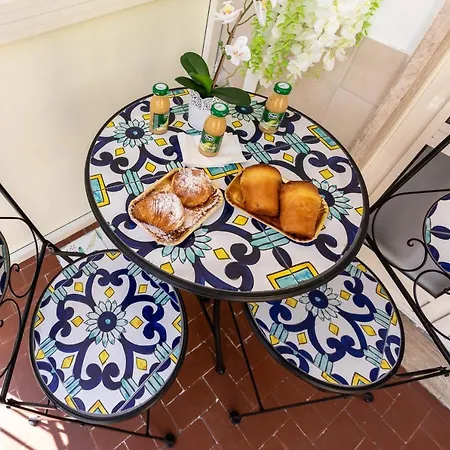 Mary Sant'elia نابولي