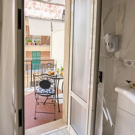 Mary Sant'elia Bed & Breakfast 3*