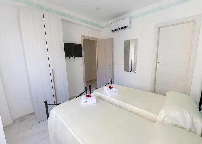 Mary Sant'elia 3*